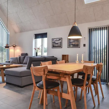 Three-bedroom Holiday In * Ringkøbing